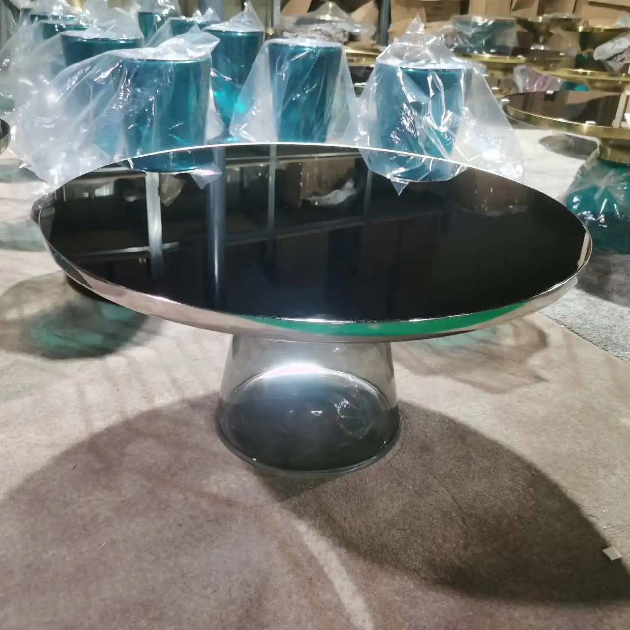 طاولة مركزية زجاجية بتصميم حديث ، تصميم حديث ، طاولة مركزية جديدة ، تصميم طاولة مركزية من الزجاج العلوي ، تصميم طاولة مركزية