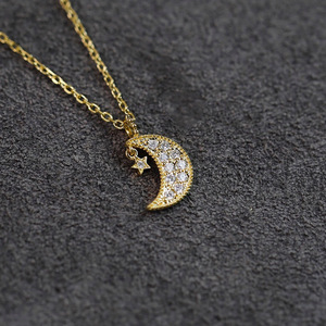 Collana con Ciondolo Luna e Stella per Donne, Gioiello Celestiale alla Moda per Uso Quotidiano, Idea Regalo - Product Image 2