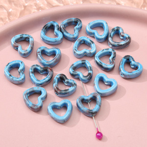 Perles en porcelaine colorées en forme <span class=keywords><strong>de</strong></span> coeur creux pour la fabrication <span class=keywords><strong>de</strong></span> bracelets Vente en gros - Product Image 4