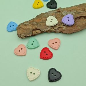Botones Decorativos de Corazón de Durazno con Puntos de Colores para Abrigo de Mujer, Cárdigan Tejido, Hebilla Decorativa Cosida a Mano para DIY - Product Image 3