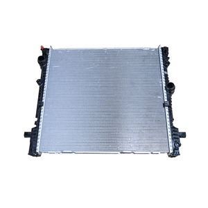 Venta caliente Auto Engine Parts OE 17119887702 Motor Refrigeración Agua Radiador Aluminio Refrigerante Radiador Para <span class=keywords><strong>Bmw</strong></span> <span class=keywords><strong>X3</strong></span> - Product Image 1