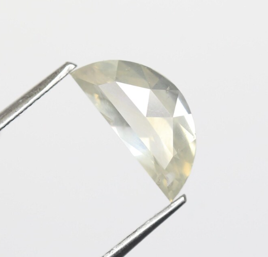 สีเหลืองอ่อนมาก