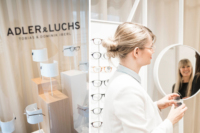 Conception d'intérieur de magasin optique personnalisée à vendre unité de tiroir en bois de magasin de lunettes