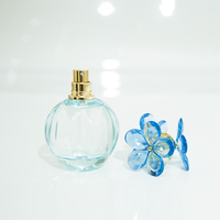 Damenparfüm in Kugelförmiger Flasche, Blaue Flüssigkeit, Blütenkappe, Weiße Box mit Ausschnitt, Bezaubernd, für Hochzeiten, Langanhaltend