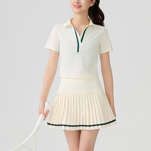 Ensemble jupe de tennis grande taille bicolore avec haut à col polo et jupe plissée taille haute pour le golf et le pickleball - Product Image 3