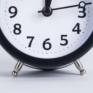 Reloj despertador de mesa para niños con decoración de dormitorio para oficina y dormitorio, relojes de mesa digitales y de Metal compactos con alarma - Product Image 4