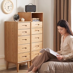 Cassettiera Alta e Stretta con Ripiano Aperto, Mobile Contenitore in Legno Massello di Quercia per Camera da Letto, Soggiorno, Ingresso e Piccoli Spazi - Product Image 1