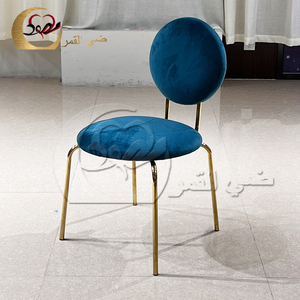 Chaise d'hôtel en velours vert sarcelle à dossier rond et pieds dorés – Mobilier d'intérieur contemporain et moderne au design stable - Product Image 5