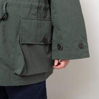 Veste parka surdimensionnée personnalisée en nylon recyclé Ripstop résistant à l'eau et durable avec cordon de serrage capuche et taille réglables trois poches