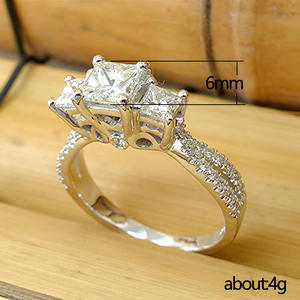 F1039 Anello di fidanzamento da donna in oro bianco con diamante naturale taglio principessa colore G e diamanti laterali - Product Image 5