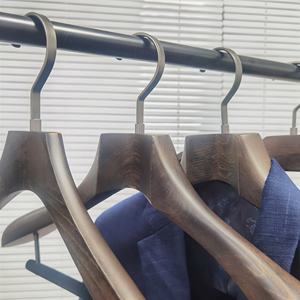 Fabrikant Luxe Natuurlijke Kleur Beukenhout Kleding Houten <span class=keywords><strong>Hangers</strong></span> Jas Pak Hotel <span class=keywords><strong>Hangers</strong></span> Houten Hanger - Product Image 3