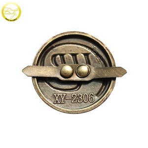 Vendita calda piastra rotonda loghi design <span class=keywords><strong>borse</strong></span> hardware ottone antico nome in rilievo etichette metalliche per cappelli - Product Image 3