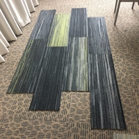 Carreau de sol moderne pour la maison Tapis rectangulaire de couleur verte Matériau en polypropylène rembourré Résistant aux taches Carreaux de moquette