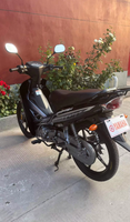 Motocicleta Yamaha Crypton C8 de 110cc, 4 Tiempos, Refrigerada por Aire, Freno de Disco Delantero y Tambor Trasero, Ultra Ahorradora de Combustible, Ideal para Desplazamientos