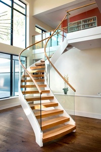 Escalier flottant incurvé <span class=keywords><strong>de</strong></span> luxe moderne avec garde-corps en verre sans cadre, marches en bois massif et structure en acier - Product Image 5