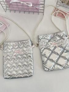 กระเป๋าใส่โทรศัพท์ขนาดเล็กพร้อมที่จับด้านบนและสายคาดลำตัว - Product Image 5