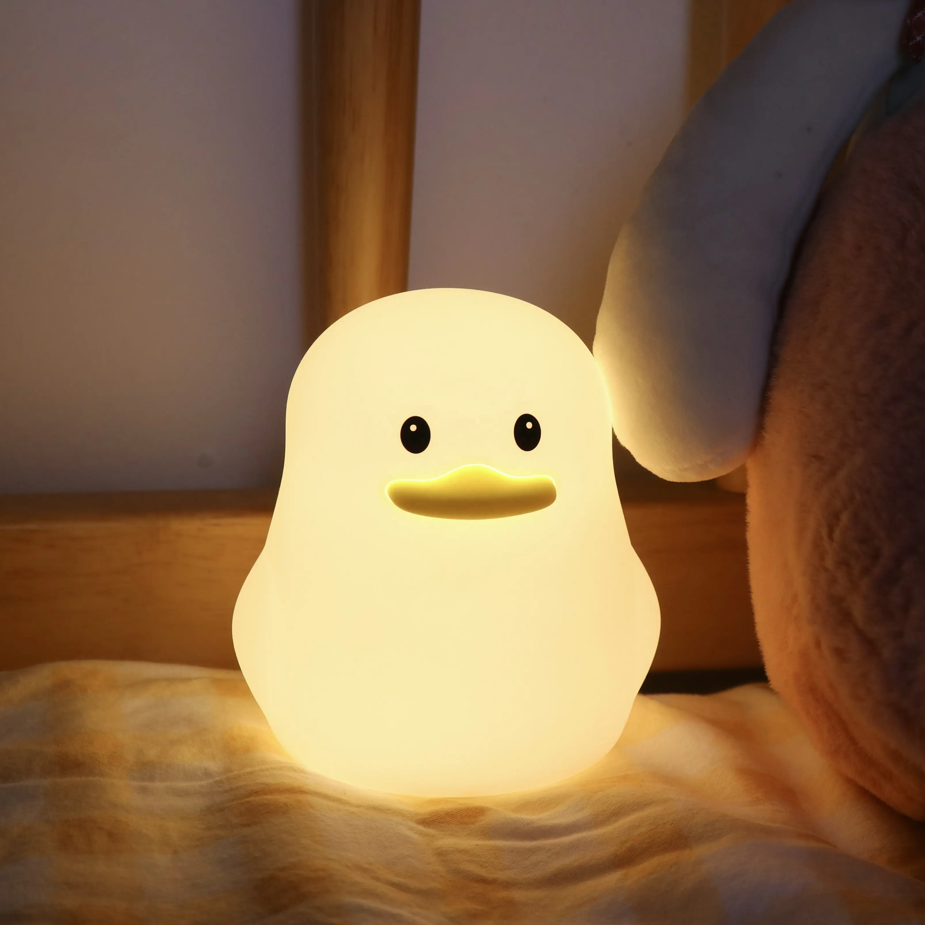 Neue Produkte führten kleine Geräte elektronische wiederauf ladbare Nachttisch lampe weiches Silikon LED Nachtlicht für Kinder