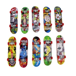 Mini-skateboards de table créatifs et professionnels, petits et abordables, pour fêtes, cadeaux et jouets. - Product Image 4