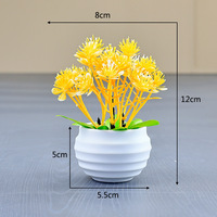 Petits bonsaïs artificiels, plantes vertes en pot, combinaison de plantes et fleurs artificielles en plastique, décorations pour le bureau et la décoration de bureau.