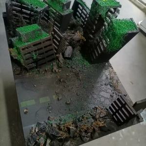 โมเดลฉาก 3 มิติ อาคารขนาดเล็กที่ได้รับความเสียหายจากสงคราม แบบกำหนดเอง สำหรับจัดแสดงตัวละครฮีโร่จากโรงงาน ใช้สำหรับภาพยนตร์และของเล่น งานอดิเรก - Product Image 3