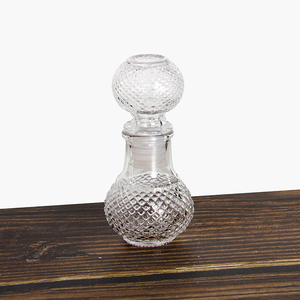 Bouteille en verre gaufré transparent de 50 ml pour whisky, vodka, brandy, liqueur, mini <span class=keywords><strong>carafe</strong></span> <span class=keywords><strong>à</strong></span> <span class=keywords><strong>vin</strong></span> <span class=keywords><strong>avec</strong></span> <span class=keywords><strong>bouchon</strong></span> - Product Image 3
