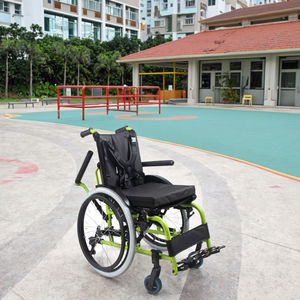 Fauteuil roulant pédiatrique pratique avec roulette solide universelle et design pliable pour un rangement facile - Product Image 2