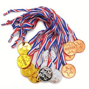 Medallas de Premio Personalizables para Niños en Plástico Dorado con Cinta para el Cuello para Fiestas, Deportes y Juegos - Product Image 1