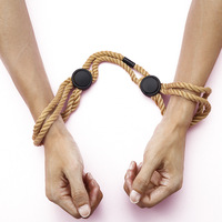 Jouets sexuels alternatifs de scène en stock, vente en gros de cordes de bondage, menottes, manilles, commerce extérieur, accessoires vestimentaires