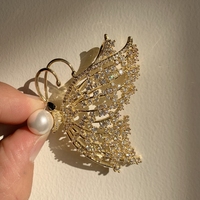 Broche élégante haut de gamme XILIANGFEIZI en coquillage naturel avec perle d'eau douce et zircon plaqué or, broche de mariage de luxe