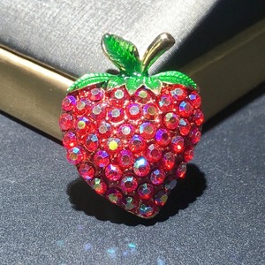 Broche fraise mignonne unisexe en strass, accessoire vestimentaire pour fêtes, occasions décontractées et mariages - Product Image 4