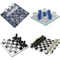 Ensemble de jeu d'échecs en acrylique sur table de présentation en cristal de luxe personnalisé