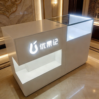 Kiosque de réception commercial moderne en MDF robuste avec LED, recyclable, taille et couleur personnalisables, vente en gros d'usine pour magasins de détail