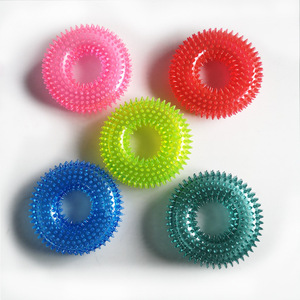 Stock d'usine de jouets couineurs pour animaux de compagnie, jouets à mâcher transparents vert foncé à pointes pour chiens. - Product Image 1