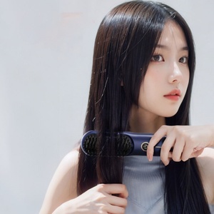 Nuevo Mini Cepillo Iónico Inalámbrico 2 en 1 para Alisar y Rizar, Uso Doméstico y Hotelero, Alimentado por USB/Batería, 2024 - Product Image 2