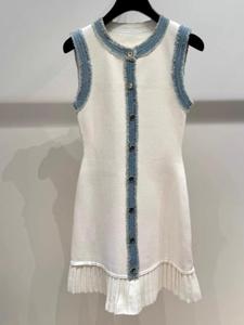 Robe plissée sans manches en maille avec empiècements en jean, nouvelle collection printemps, élégante et de haute qualité - Product Image 5