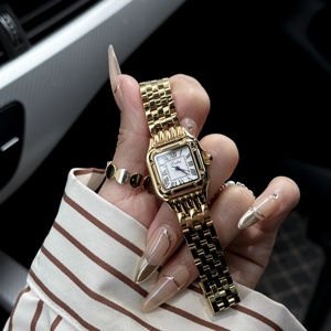 Orologio da Donna Scottie 9683E Quadrato al Quarzo con Quadrante a Numeri Romani, Vetro Minerale, Impermeabile, Ghiera con Rivetti, Placcato IP in Acciaio Inossidabile - Product Image 3