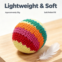 Ensemble de footbags faits main : sacs à pieds tricotés multicolores et balles de jonglage au crochet pour lancer et frapper