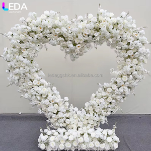 Arco Floral de Rosas Blancas Hecho a Mano para Decoración de San Valentín al Aire Libre, Fondo de Flores en Forma de Corazón para Bodas - Product Image 1