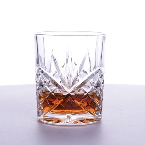 Set Decanter con Bicchieri da Whisky in Cristallo Senza Piombo, Decanter Sofisticato con Elegante Tappo e Graziosi Bicchieri da Cocktail - Product Image 3