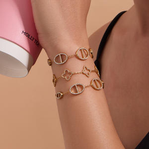 Haut de gamme 18K Plaqué Or De Luxe Grande Roue Niche Bracelet Plein Diamant Fleur À Quatre Feuilles Bracelets De Mode Élégant En Acier Inoxydable - Product Image 3