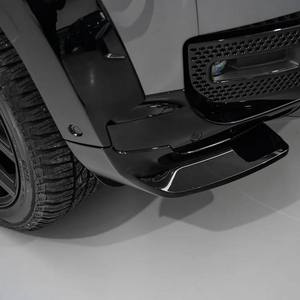 Kit Carrozzeria Stile Urbano 2026 per <span class=keywords><strong>Land</strong></span> <span class=keywords><strong>Rover</strong></span> <span class=keywords><strong>Defender</strong></span> 2020-2025, Vendita Diretta dalla Fabbrica, Parti Facelift Nere Lucide con Copriruota e Pedale - Product Image 3