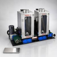 Machine de polissage à plat de bureau compacte avec convoyeur à bande abrasive 2,2 kW pour la finition des plaques en acier inoxydable et en aluminium