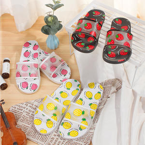 Pantoufles de fruits d'été pour femmes, mode estivale, tongs fraises pour étudiantes, tongs plates à fond souple pour la plage. - Product Image 6