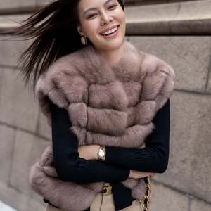 थोक उच्च गुणवत्ता वाले फर गुलाबी पूर्ण सेबल गर्दन टैंक शीर्ष कोट महिलाओं के लिए वास्तविक टकनी फर बनियान - Product Image 5