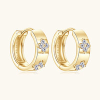 Boucles d'oreilles créoles tendance trèfle à quatre feuilles en argent S925 plaqué or avec micro-incrustation de moissanite 1,5 mm VVS1 couleur D pour femme - Vente en gros