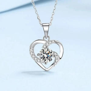 XL1334 Colgante de Corazón en Acero Inoxidable con Baño de Rodio y Cristal Solitario, Joyería Romántica para Mujer - Product Image 3