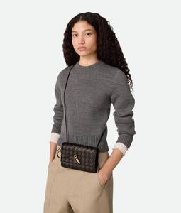 Bolso Bottega BV Andiamo con correa, en piel nappa Intrecciato, con cierre de nudo distintivo y correa deslizante Veneta - Product Image 2