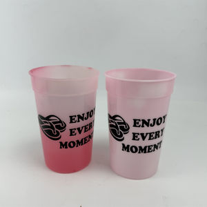 أكواب OEM مخصصة بسعر رخيص للملاعب أكواب بلاستيكية لبيرة حفلات الزفاف كوب للمناسبات مع شعار - Product Image 5