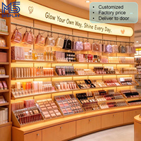 Meuble de présentation mural pour magasin de maquillage sur mesure, étagères rétroéclairées par LED, présentoir de cosmétiques pour boutique de beauté, couleur bois, multi-niveaux