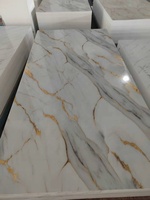 Panneau mural en PVC effet marbre moderne avec revêtement UV pour escaliers et salles de bain, installation facile, revêtement imperméable avec propriétés insonorisantes